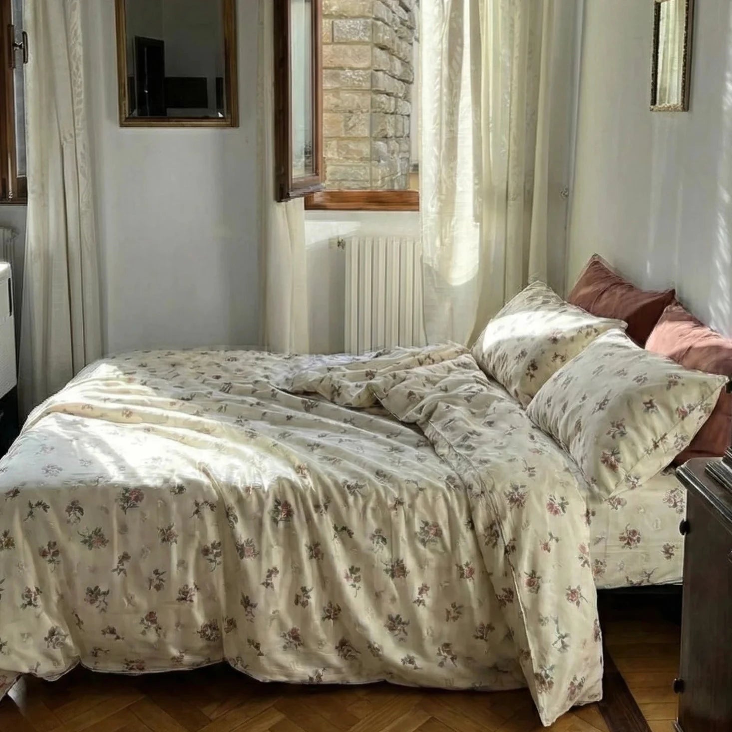 - Ever Lasting - Vintage Inspired Floral Small Room Bedding Set / Brown + Beige - Bedding Set - Ever Lasting