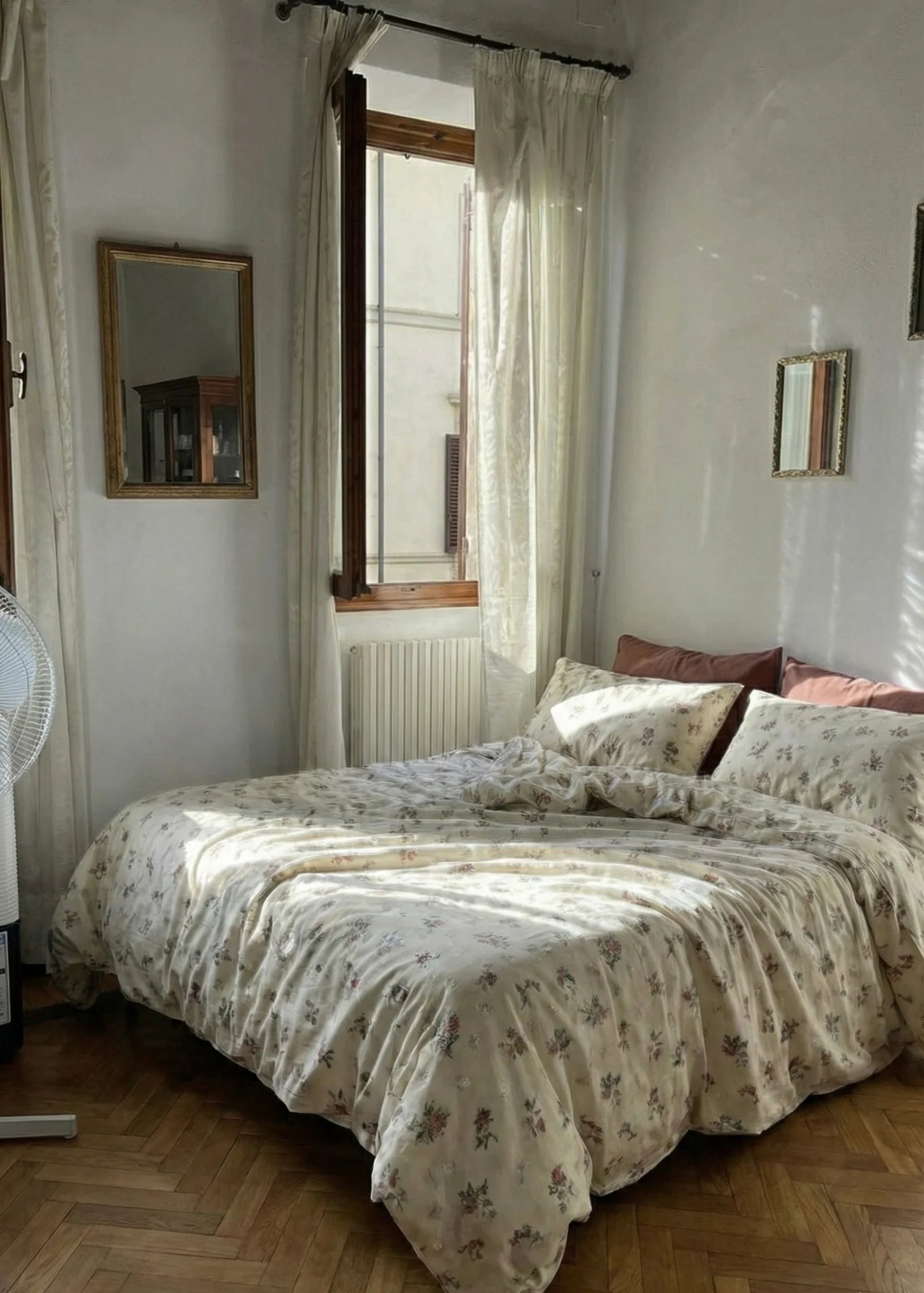 - Ever Lasting - Vintage Inspired Floral Small Room Bedding Set / Brown + Beige - Bedding Set - Ever Lasting