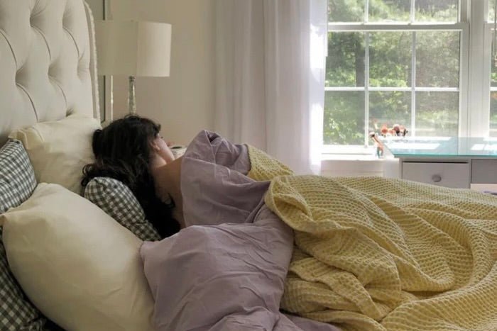 common duvet folding mistakes: mismatched sizes, overstuffing, rubber bands damaging fabric