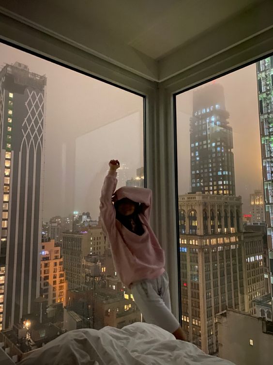 City Girl Bedroom: And who am I? That's one secret I'll never tell ... You know you love me. XOXO, Everlasting. - Ever Lasting