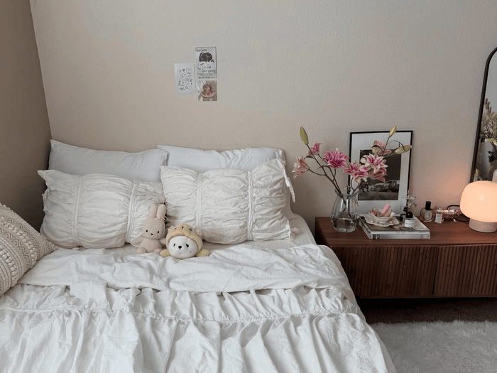 Coquette Christmas Bedroom: Ribbons, Ruffles & Romantic Holiday Decor Ideas - Ever Lasting