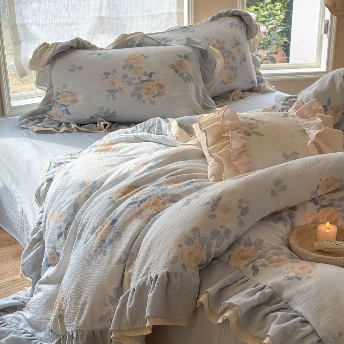 English Hunting Lodge: How to Create a Cozy, Rustic Bedroom - Ever Lasting