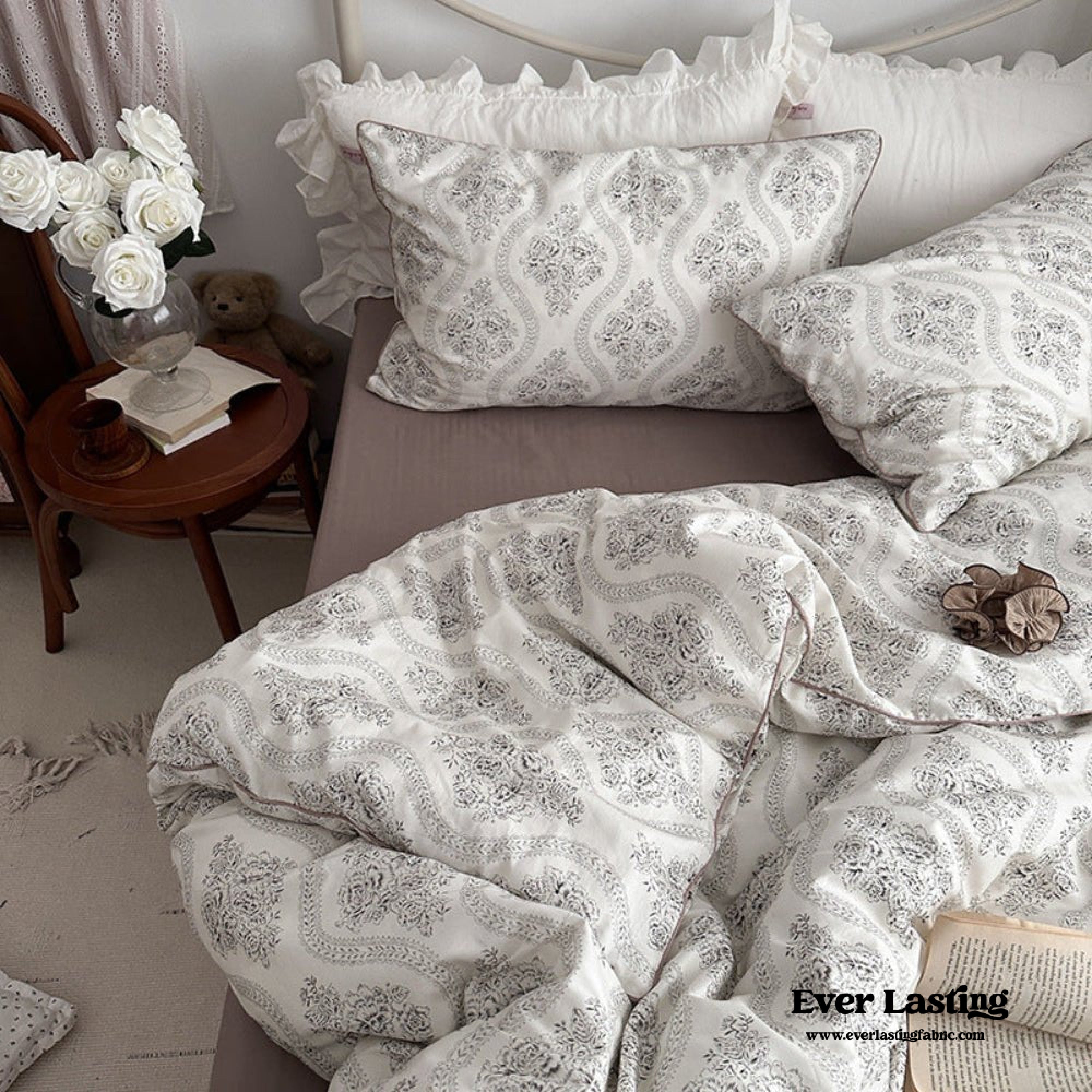 Golden Hour Glow: Autumn Bedroom Décor to Welcome the Season - Ever Lasting