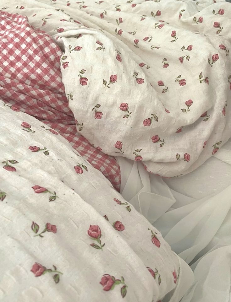 How to Add Personality to Your Room with Trendy Bedding and Decor - Ever Lasting