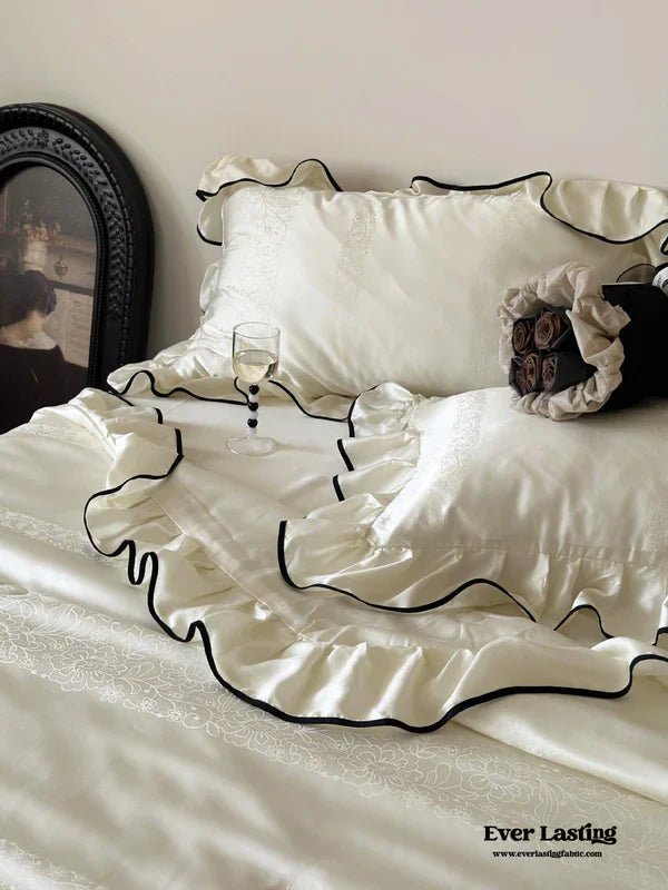 The Importance of Quality: How High-End Bedding Enhances Aesthetics - Ever Lasting