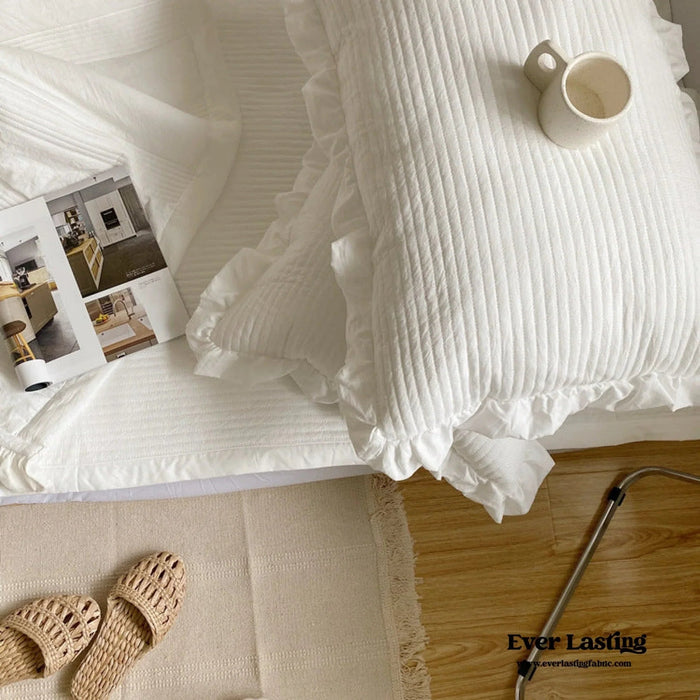 Winter Textures, Warmer Homes: Styling Your Bedroom Like Your Favorite Cold-Weather Outfit - Ever Lasting