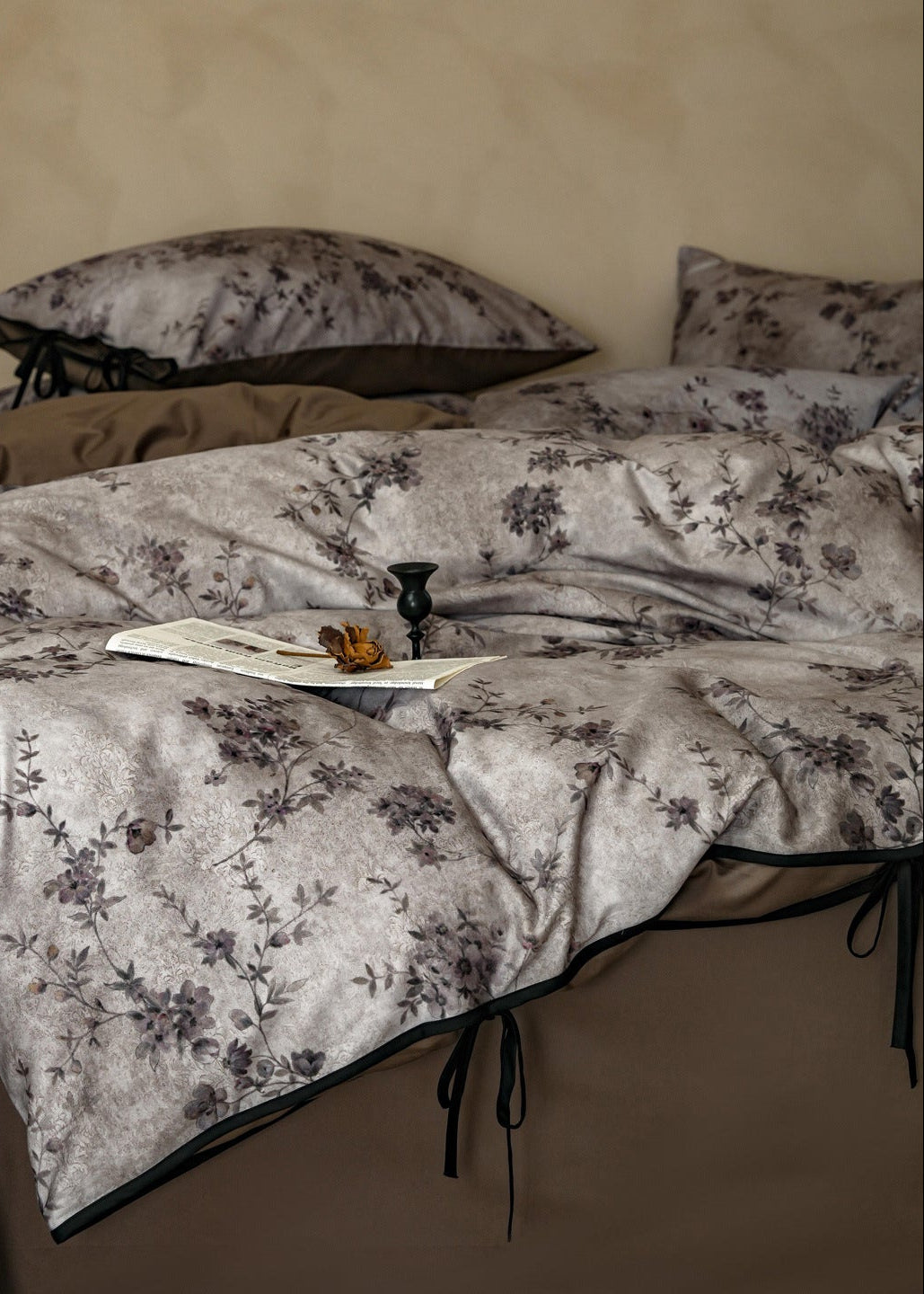 Birchwood Cotton Floral Bedding Set / Gray