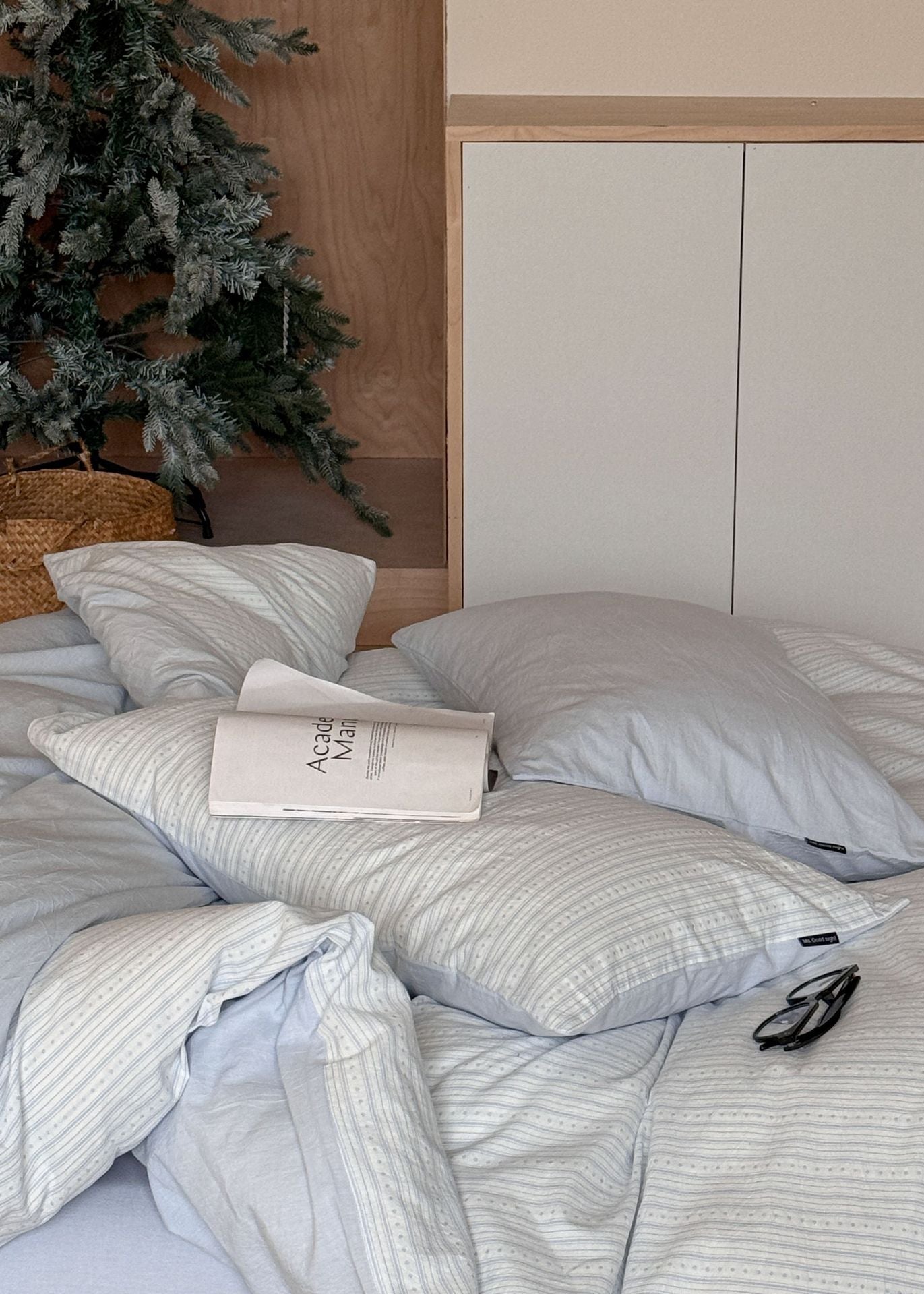 Peony Jacquard Bedding Set / Blue