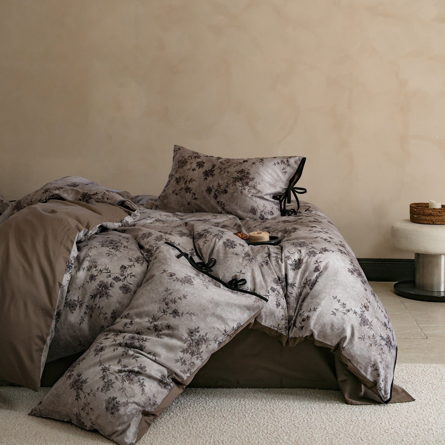 Birchwood Cotton Floral Bedding Set / Gray