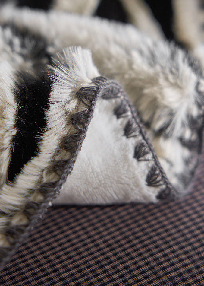 Annabelle Fleece Throw Blanket / Brown