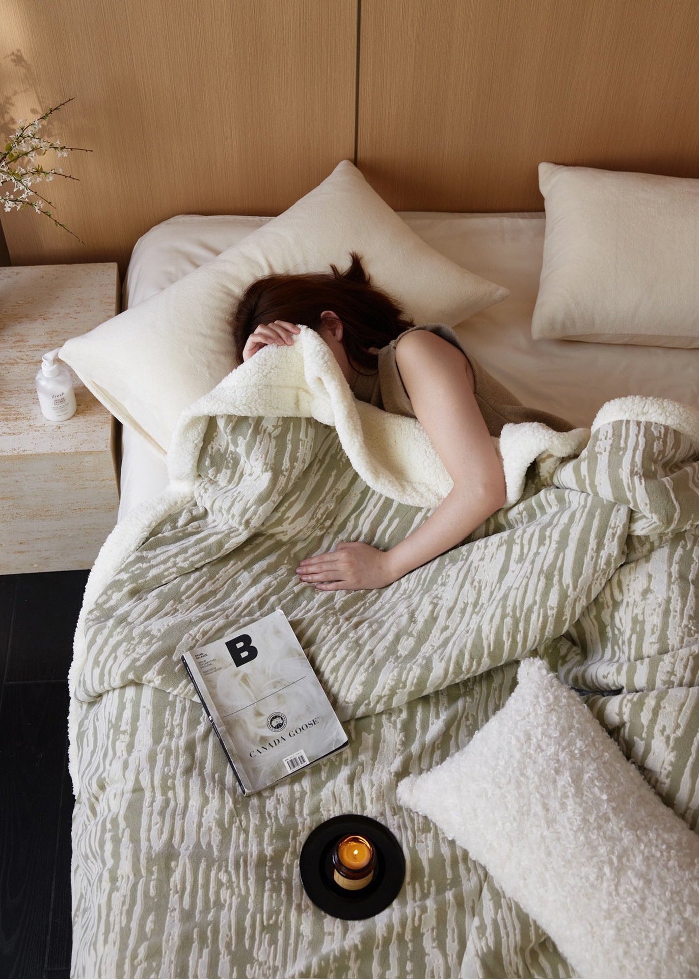 Aurielle Lamb Wool Blanket / Green