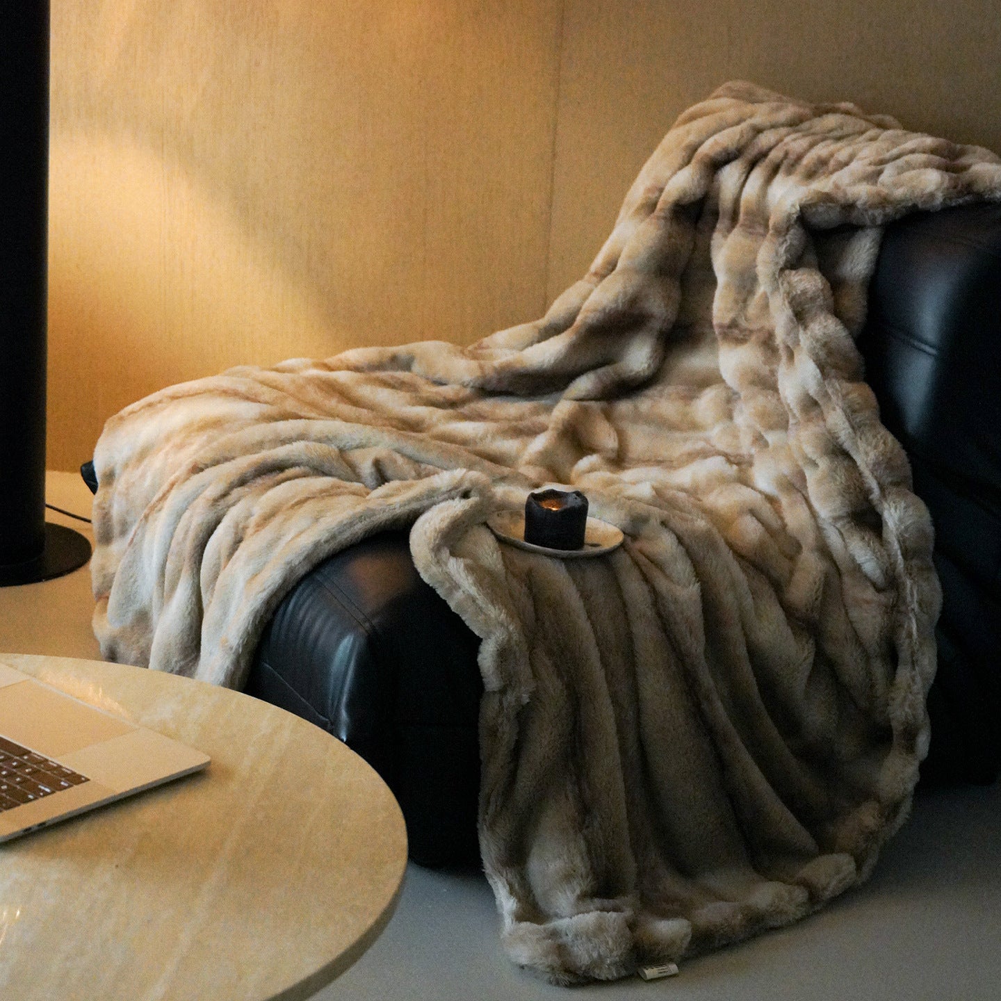 Caleb Fleece Throw Blanket / Khaki