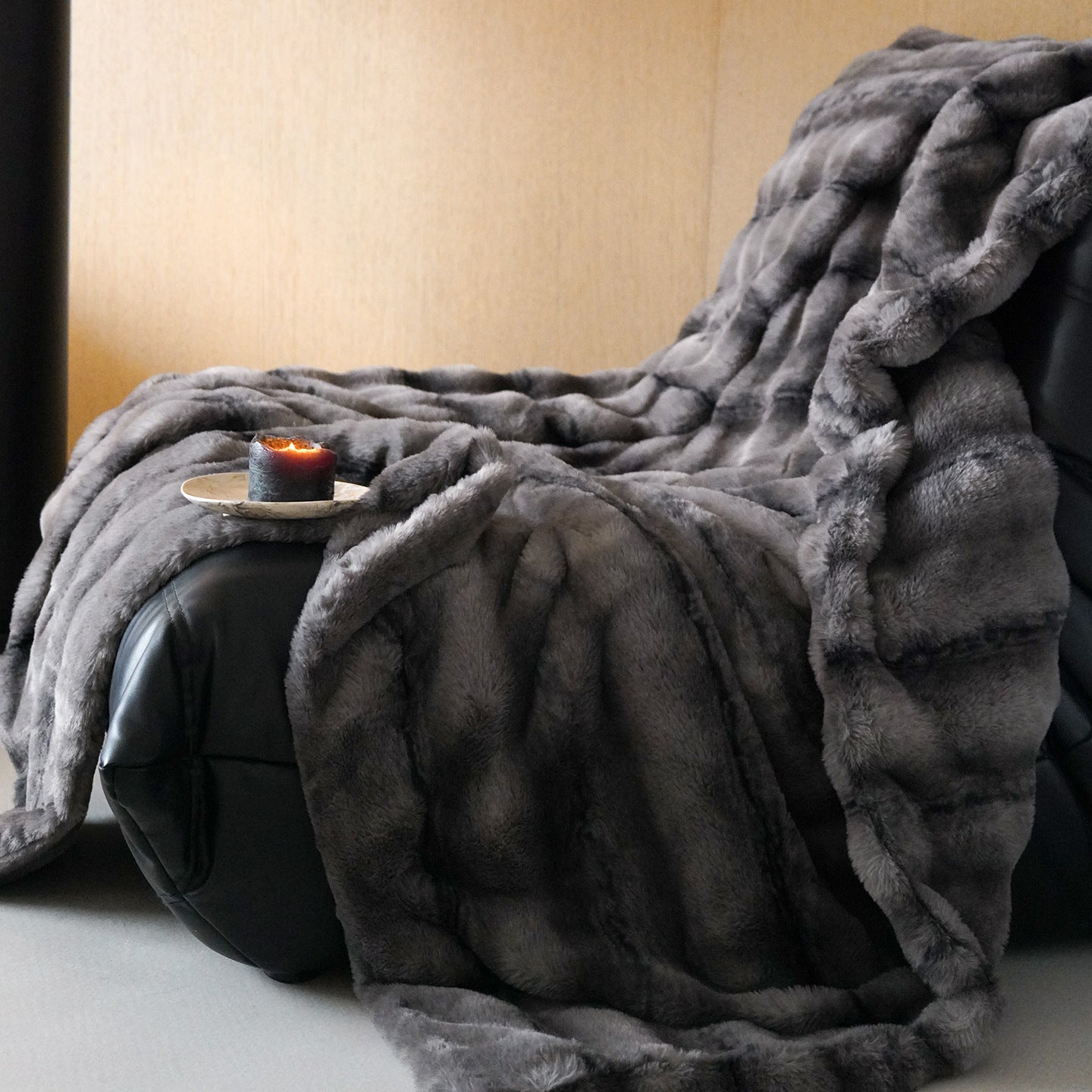 Caleb Fleece Throw Blanket / Gray