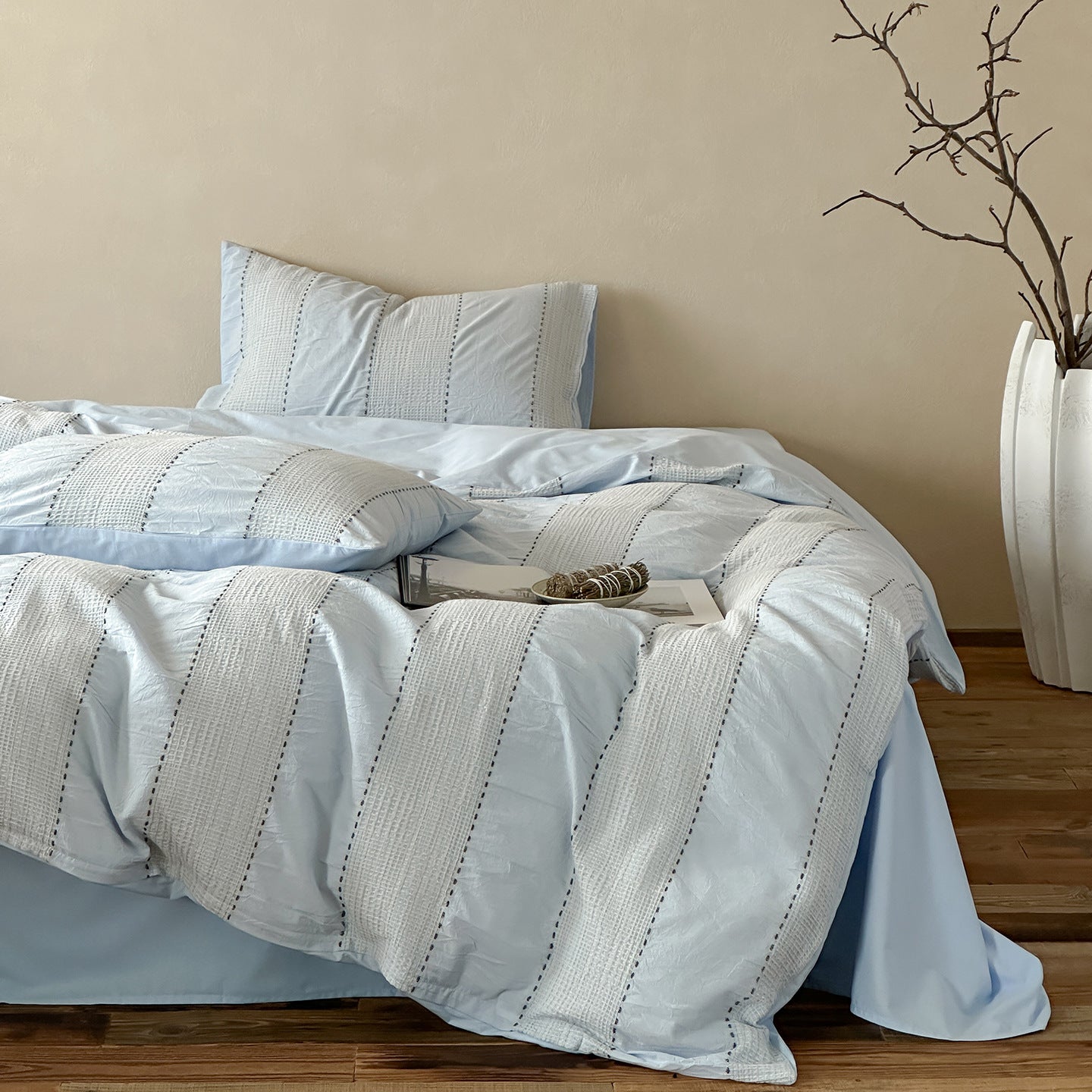 Elianna Striped Pastel Bedding Set / Blue