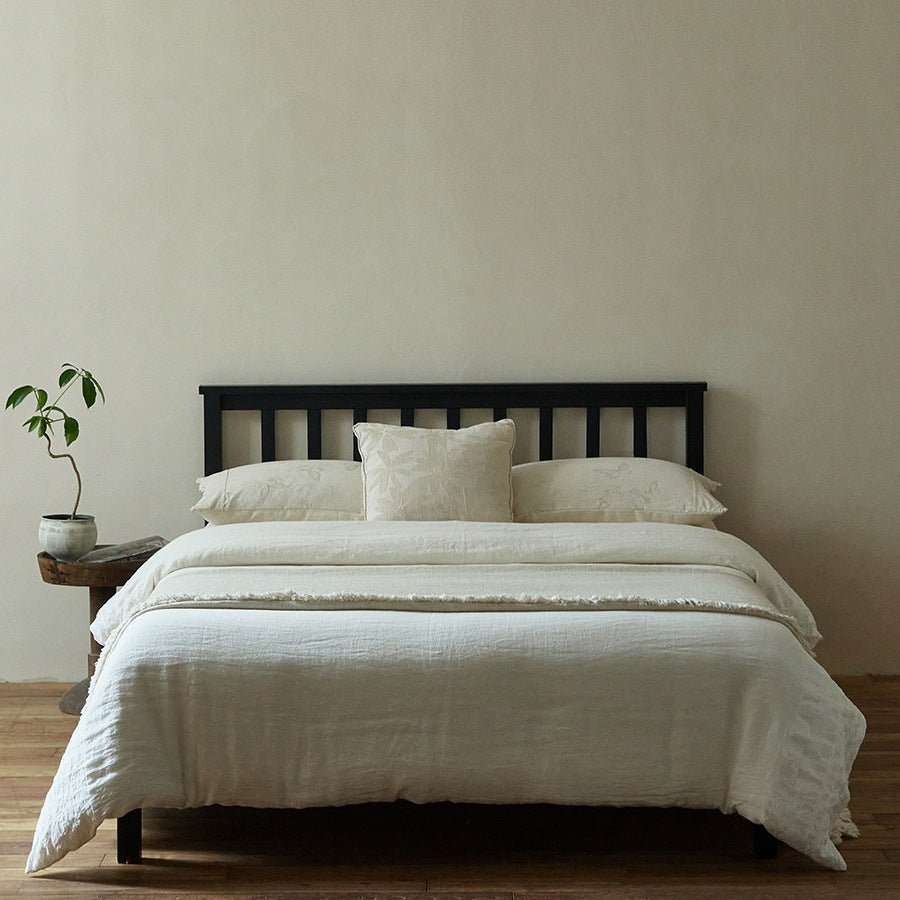 Helena Jacquard Throw Blanket / Beige