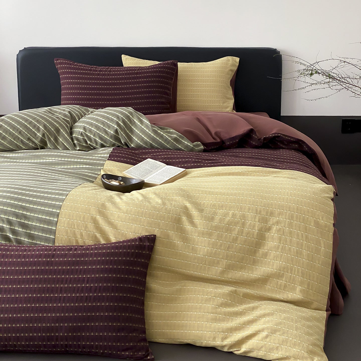 Kaia Jacquard Bedding Set / Yellow + Brown