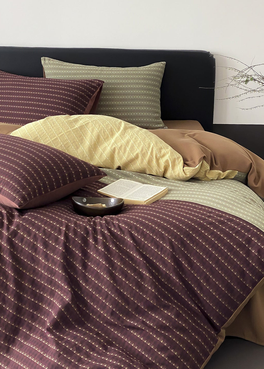 Kaia Jacquard Bedding Set / Yellow + Brown