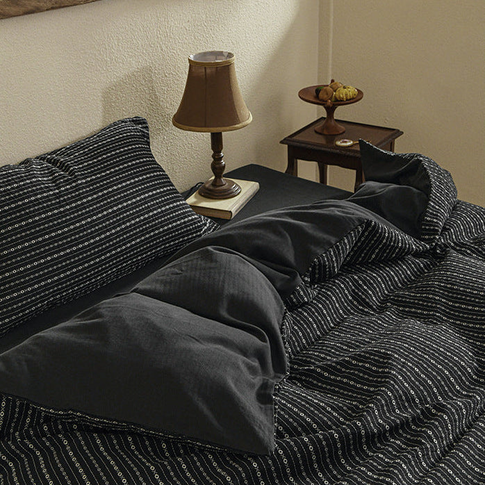 Nathaniel Striped Jacquard Bedding Set / Black