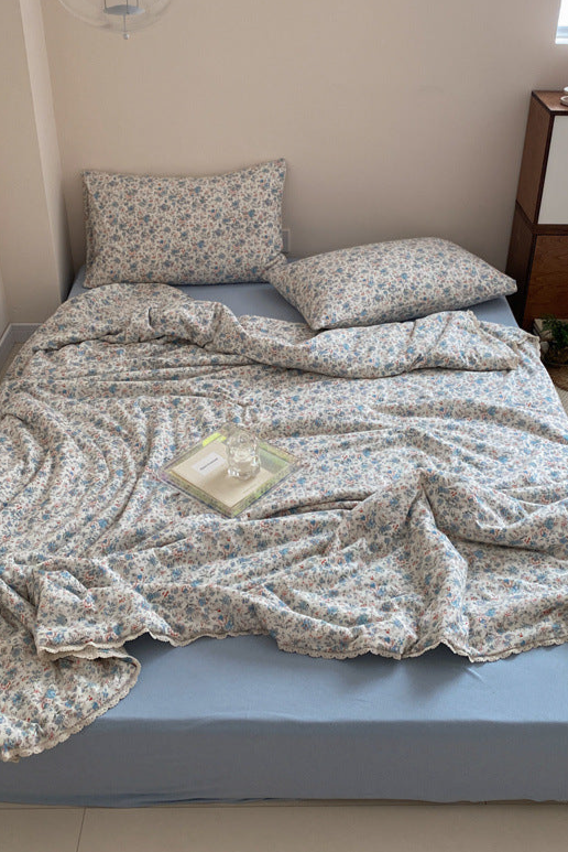 Earthy Cottagecore Floral Comforter Blanket Set / Blue