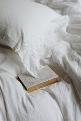 Aimé Romantic Vintage Ruffle Bedding Set / White