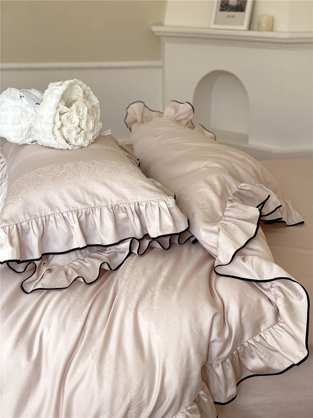 Silky Ruffle Bedding Set / White