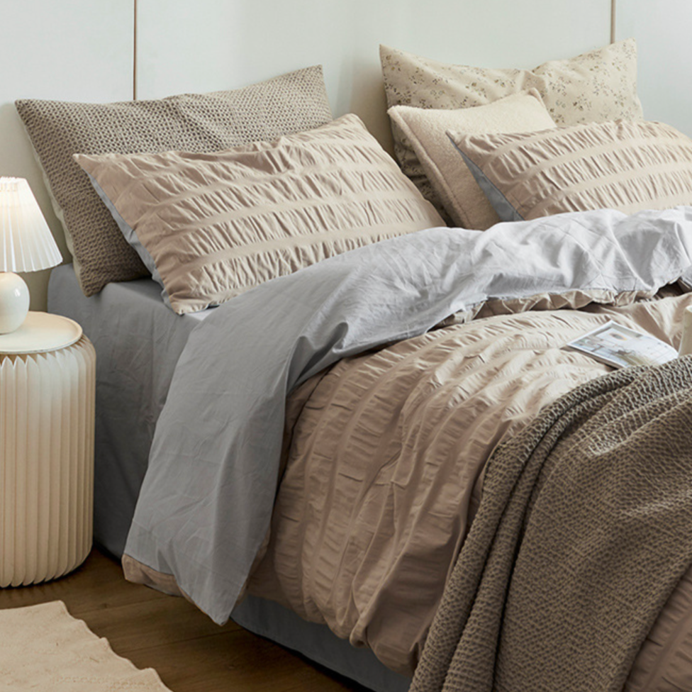 Minimal Bubble Textured Bedding Set / Beige