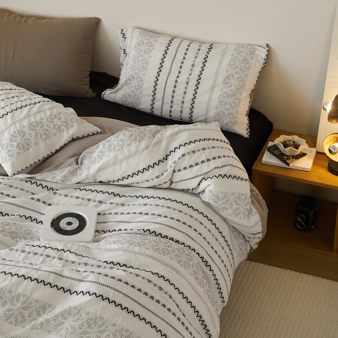  - Ever Lasting - Adriana Jacquard Bedding Set / Black + White - Bedding Set - Ever Lasting