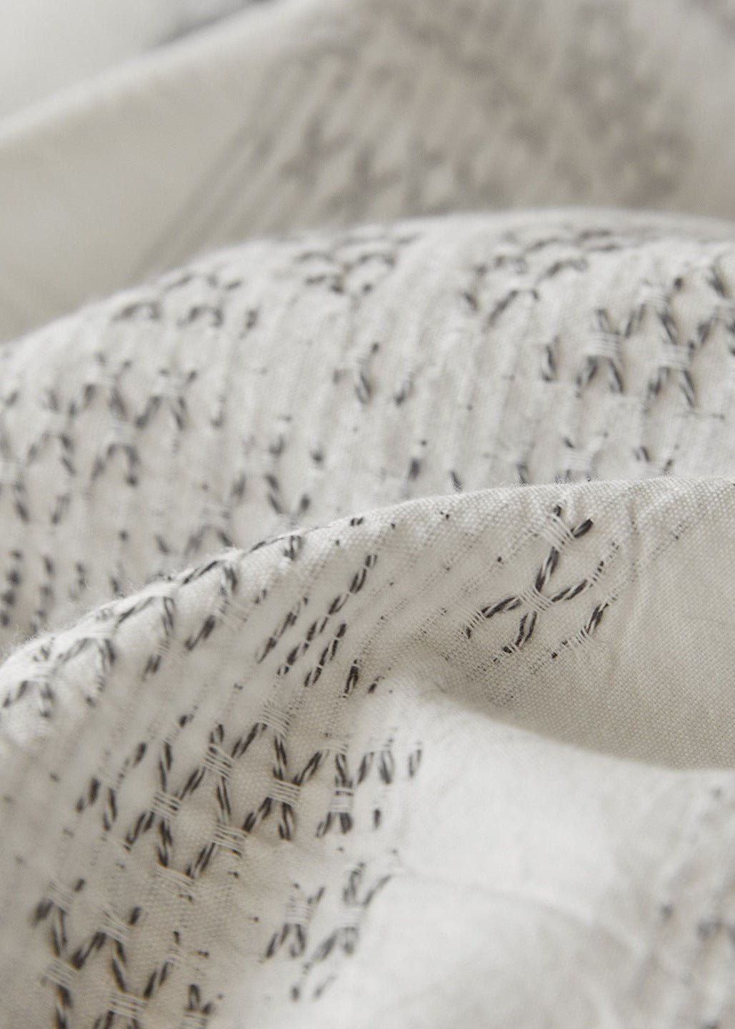  - Ever Lasting - Adriana Jacquard Bedding Set / Black + White - Bedding Set - Ever Lasting