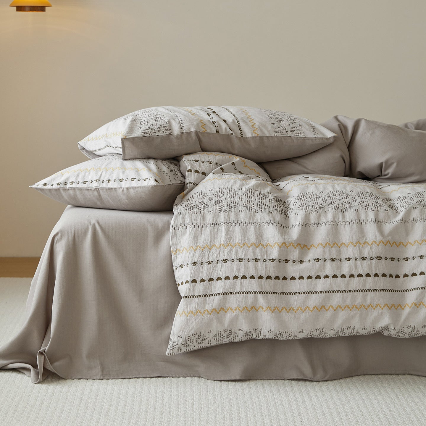  - Ever Lasting - Adriana Jacquard Bedding Set / Black + White - Bedding Set - Ever Lasting