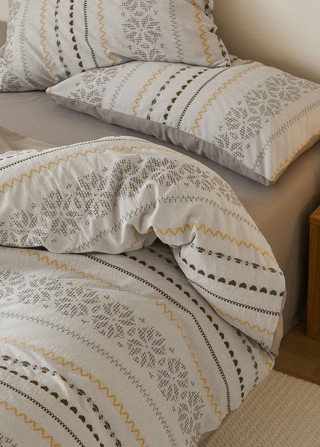  - Ever Lasting - Adriana Jacquard Bedding Set / Black + White - Bedding Set - Ever Lasting