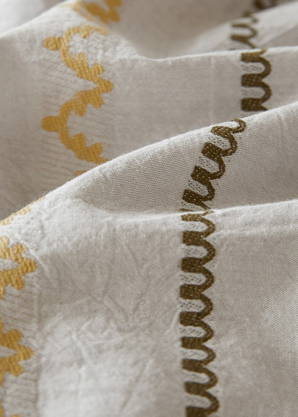  - Ever Lasting - Adriana Jacquard Bedding Set / Black + White - Bedding Set - Ever Lasting