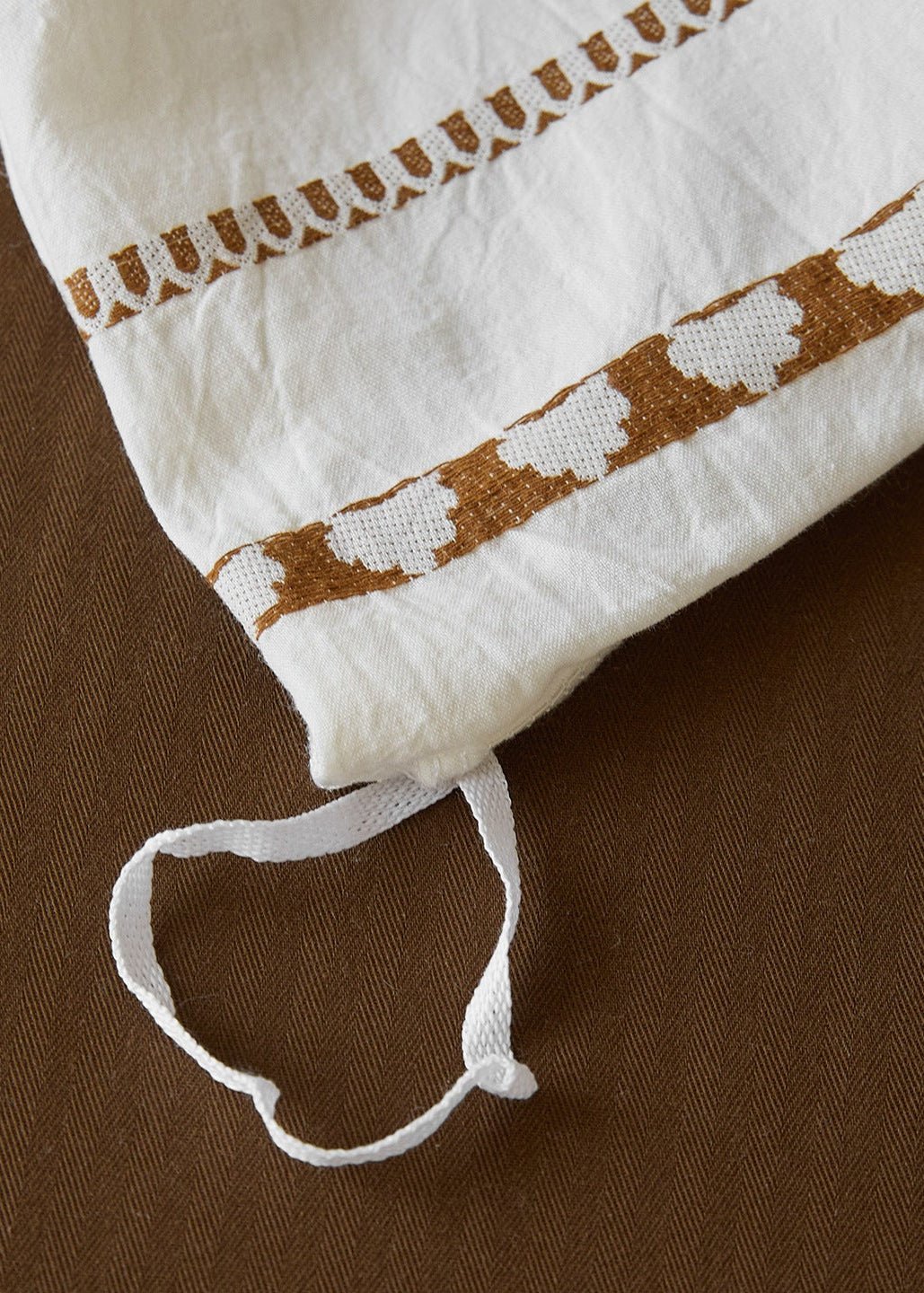  - Ever Lasting - Adriana Jacquard Bedding Set / Black + White - Bedding Set - Ever Lasting