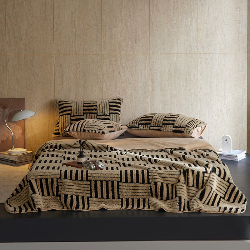  - Ever Lasting - Annabelle Fleece Throw Blanket / Brown - Blankets - Ever Lasting