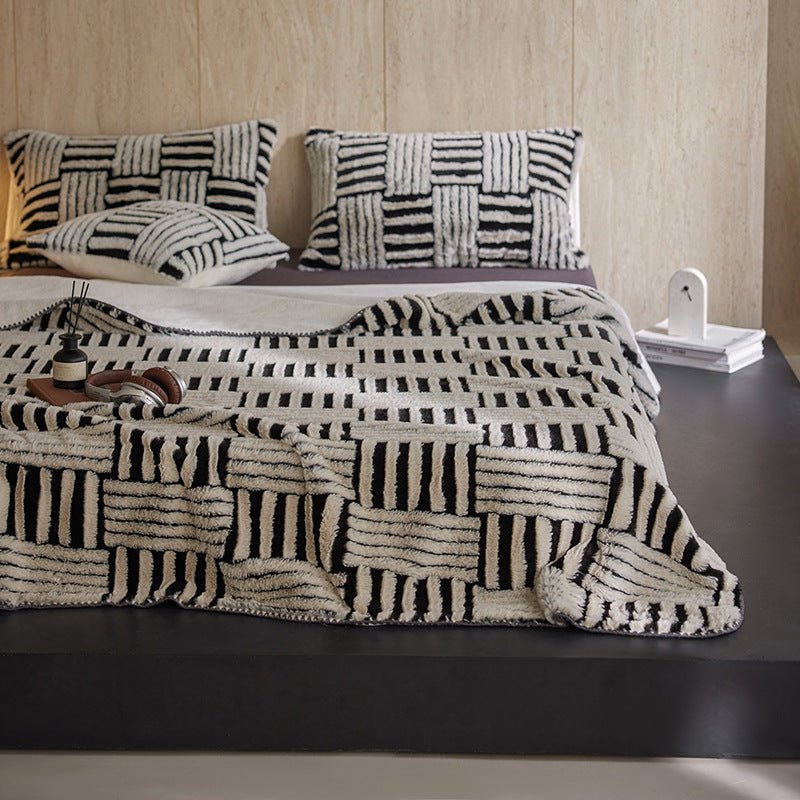  - Ever Lasting - Annabelle Fleece Throw Blanket / Brown - Blankets - Ever Lasting