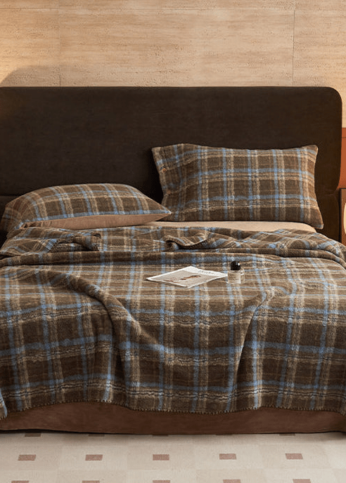  - Ever Lasting - Asher Fleece Throw Blanket / Brown - Blankets - Ever Lasting