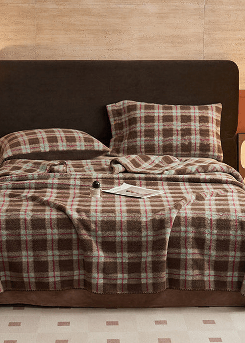  - Ever Lasting - Asher Fleece Throw Blanket / Brown - Blankets - Ever Lasting