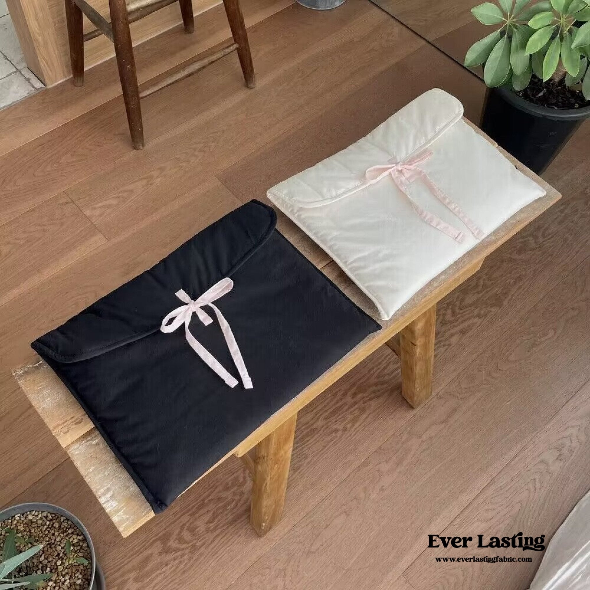 Coquette Laptop Case / Black + Pink - Ever Lasting