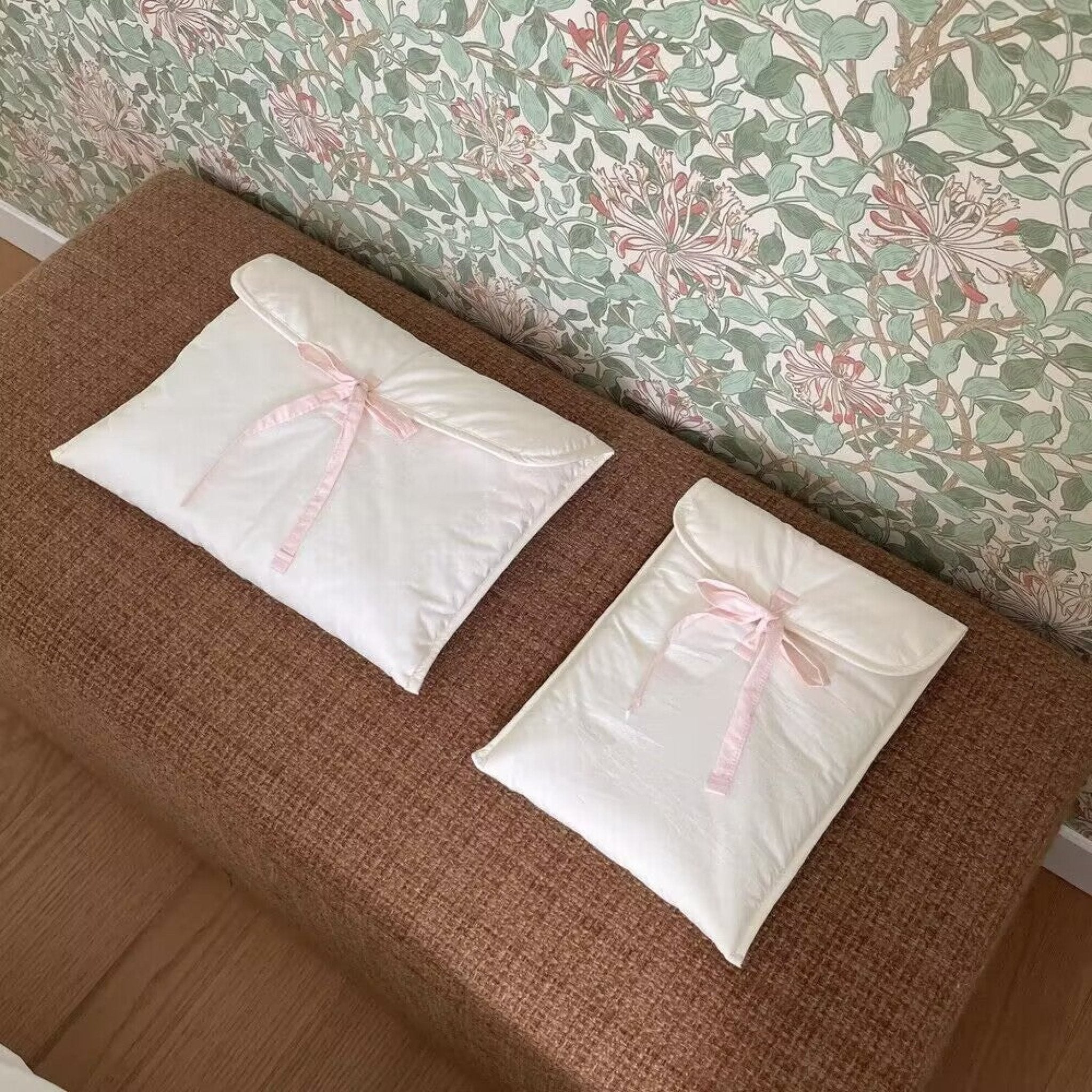 Coquette Laptop Case / Pink + White - Ever Lasting