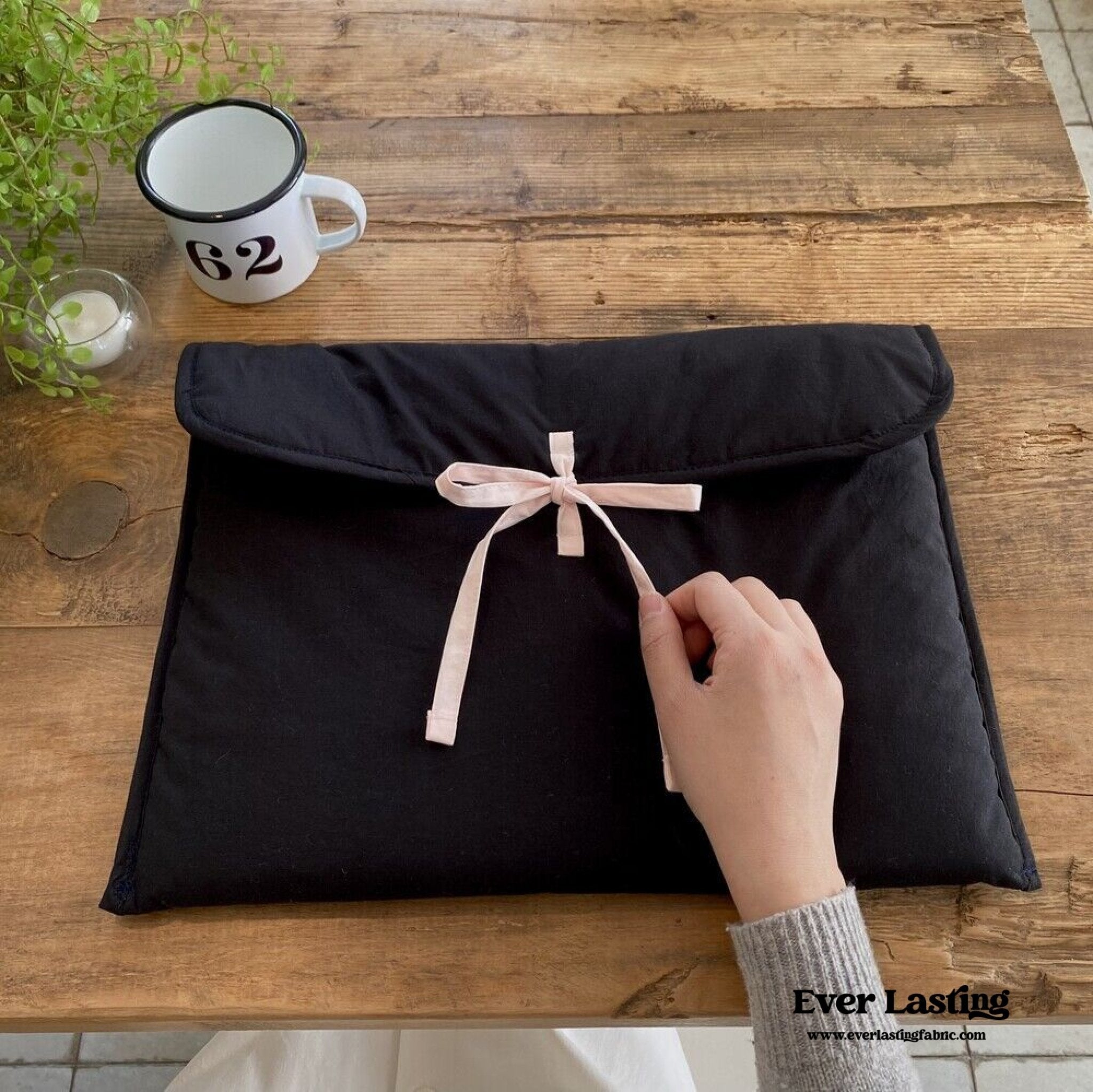 Coquette Laptop Case / Pink + White - Ever Lasting