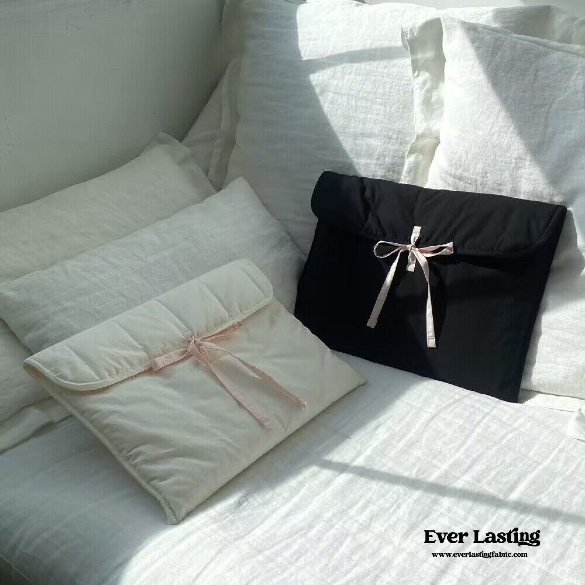 Coquette Laptop Case / Pink + White - Ever Lasting