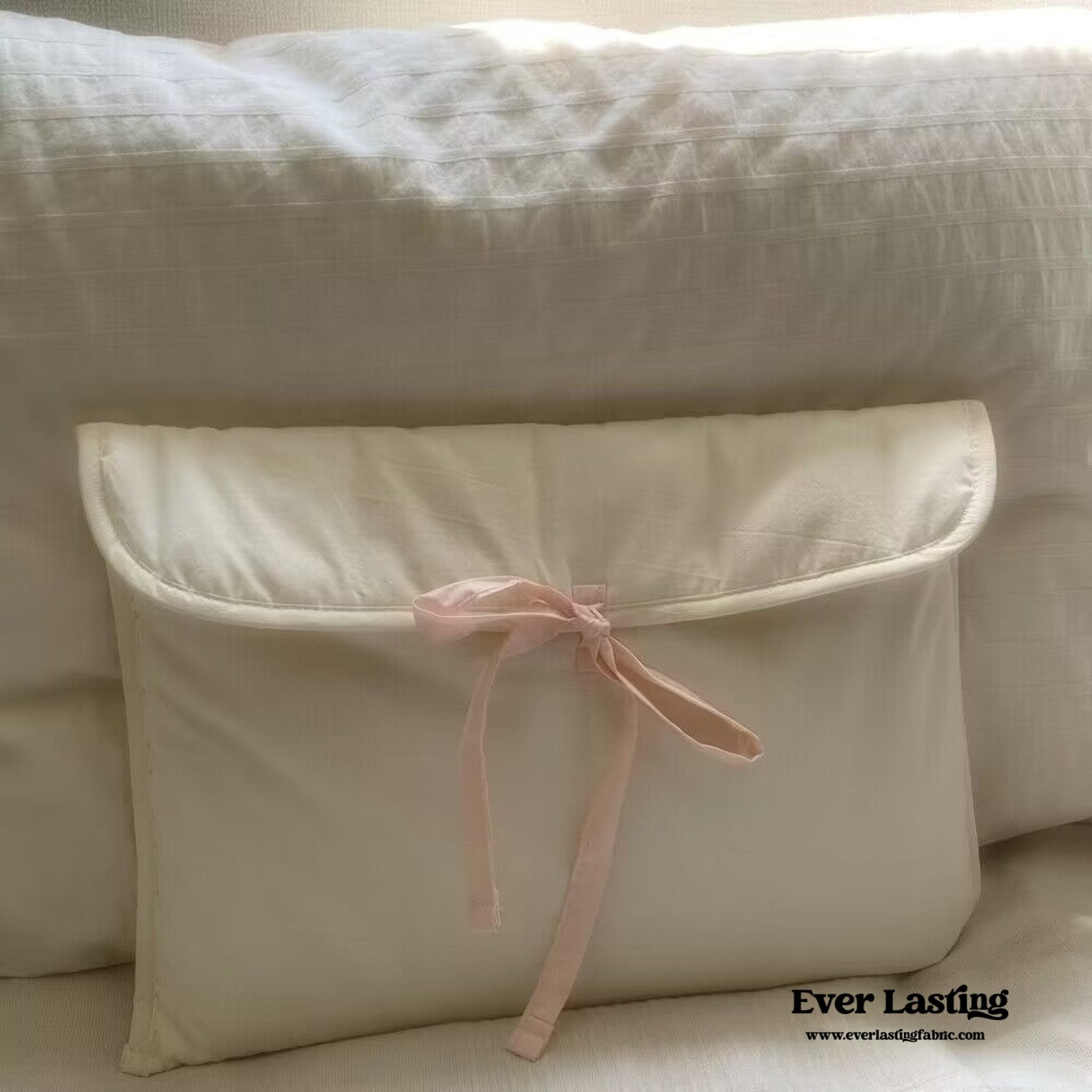 Coquette Laptop Case / Pink + White - Ever Lasting