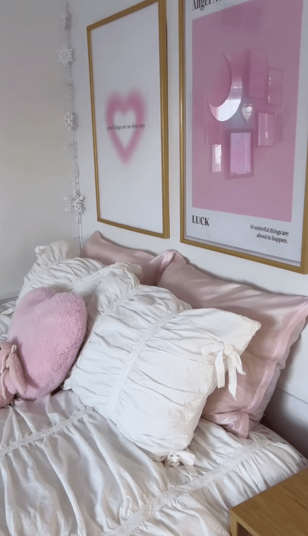  - Ever Lasting - Coquette Ruffle Bedding Set with Ties / Pink - Bedding Set - Ever Lasting