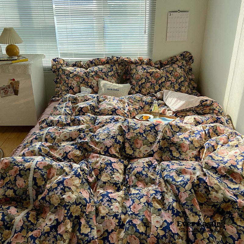 Dark Garden Floral Bedding Set / Beige Mix