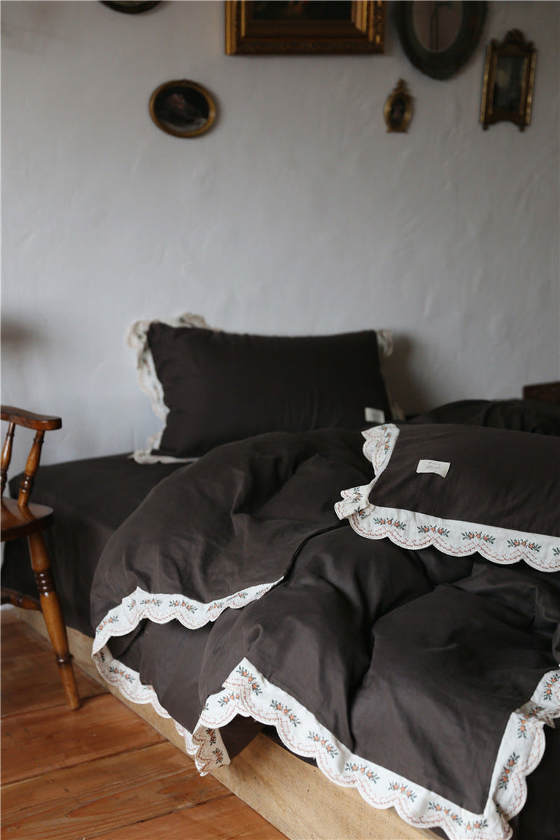 Dark Ruffle Bedding Set / Beige Black Medium Flat