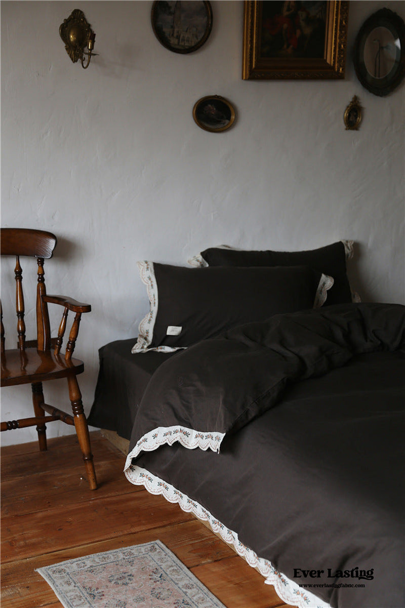 Dark Ruffle Bedding Set / Black