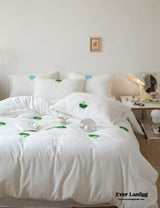 Double Layered Embroidered White Bedding Set / Broccoli