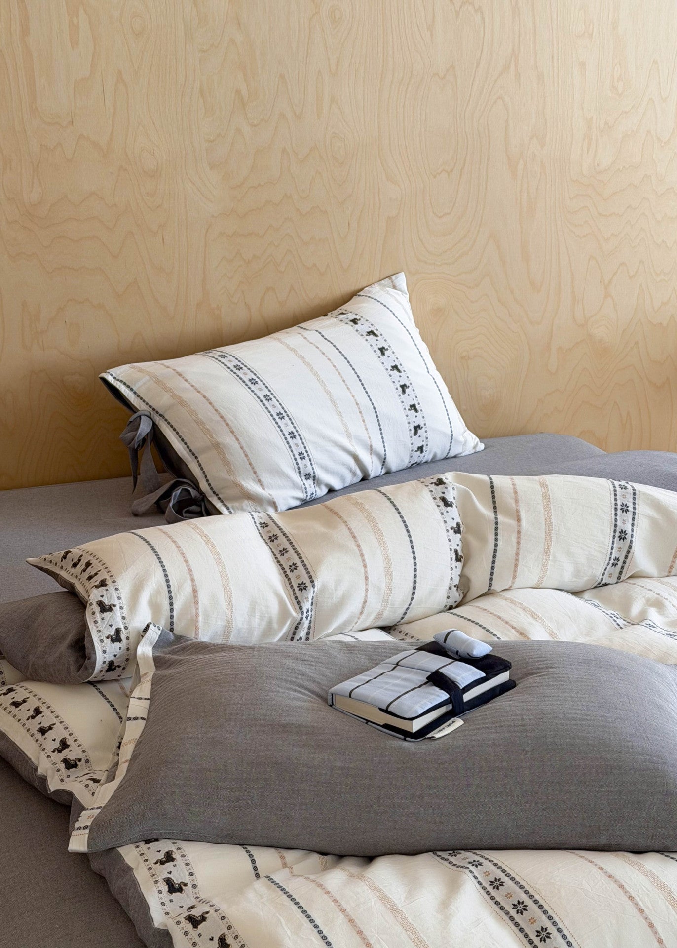 -Ever Lasting - Eliza Jacquard Bedding Set / Gray -Bedding Set -Ever Lasting