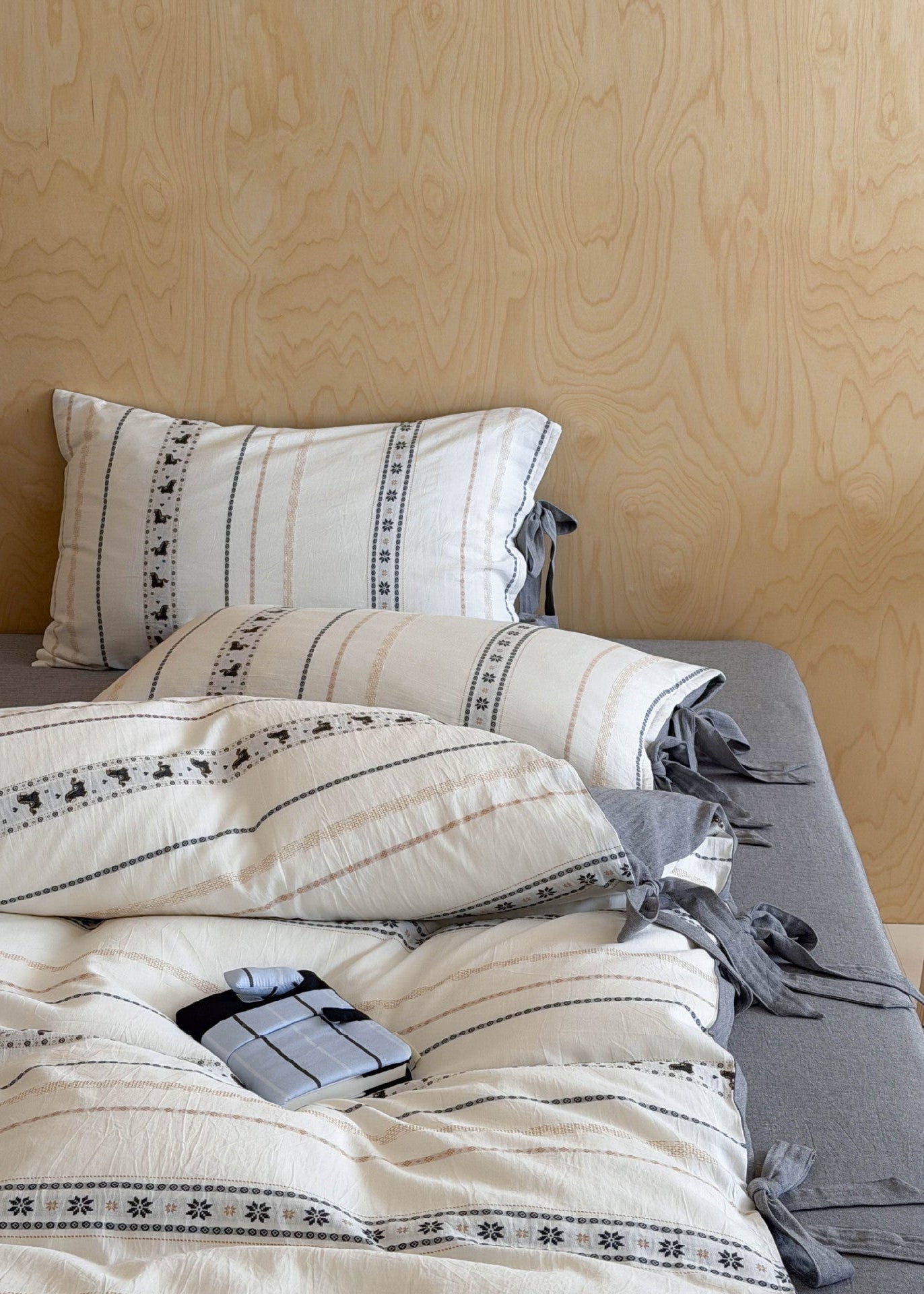 -Ever Lasting - Eliza Jacquard Bedding Set / Gray -Bedding Set -Ever Lasting