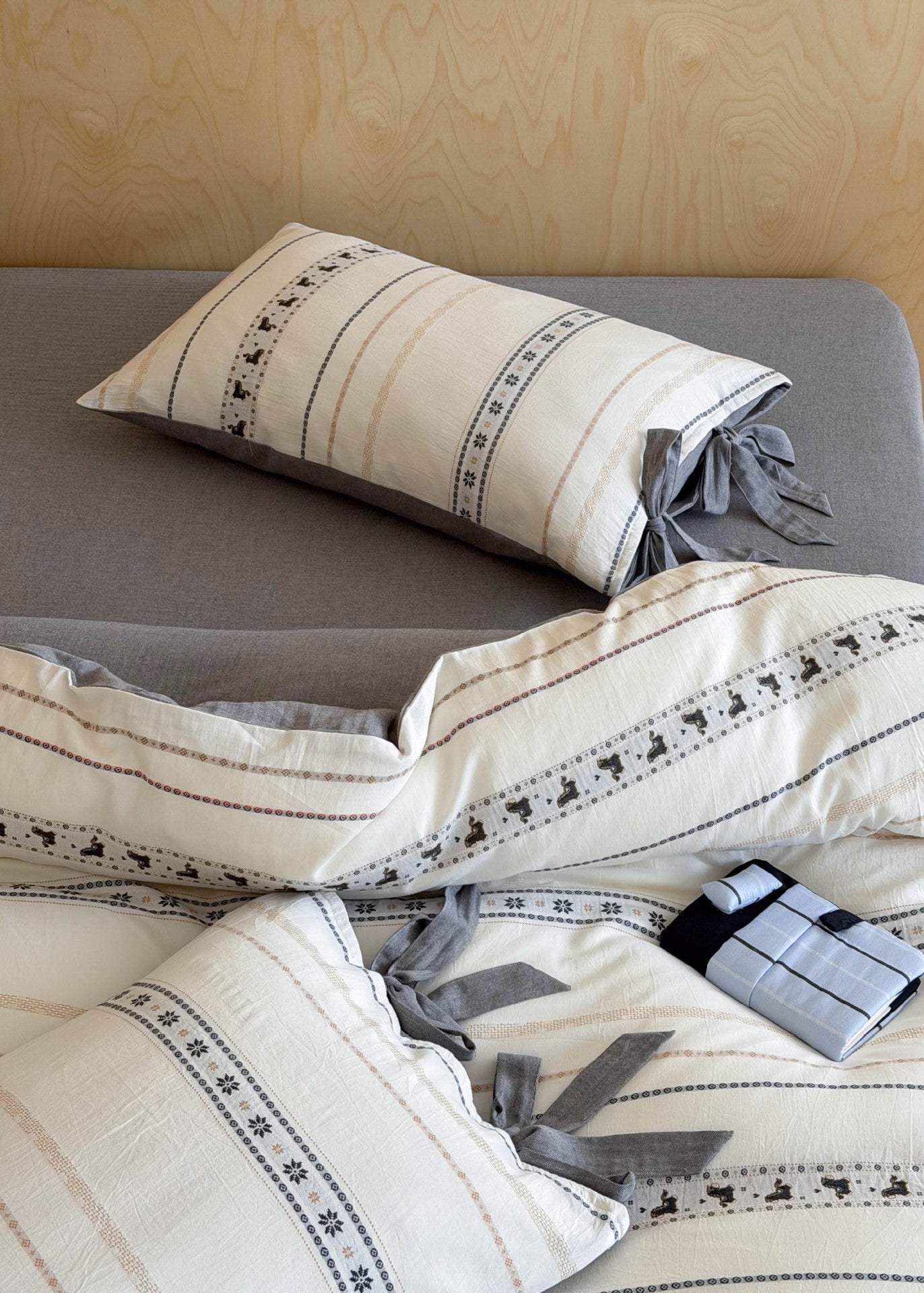 -Ever Lasting - Eliza Jacquard Bedding Set / Gray -Bedding Set -Ever Lasting