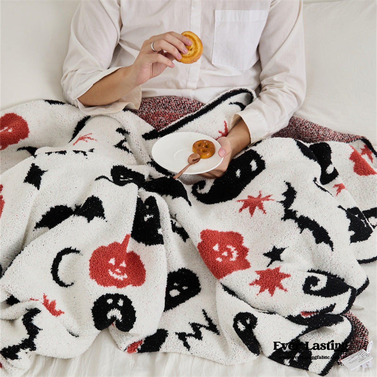 Cozy Cottage oversized pink & white shops ghost Halloween blanket